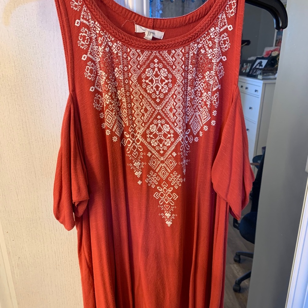 Blouse with open shoulder